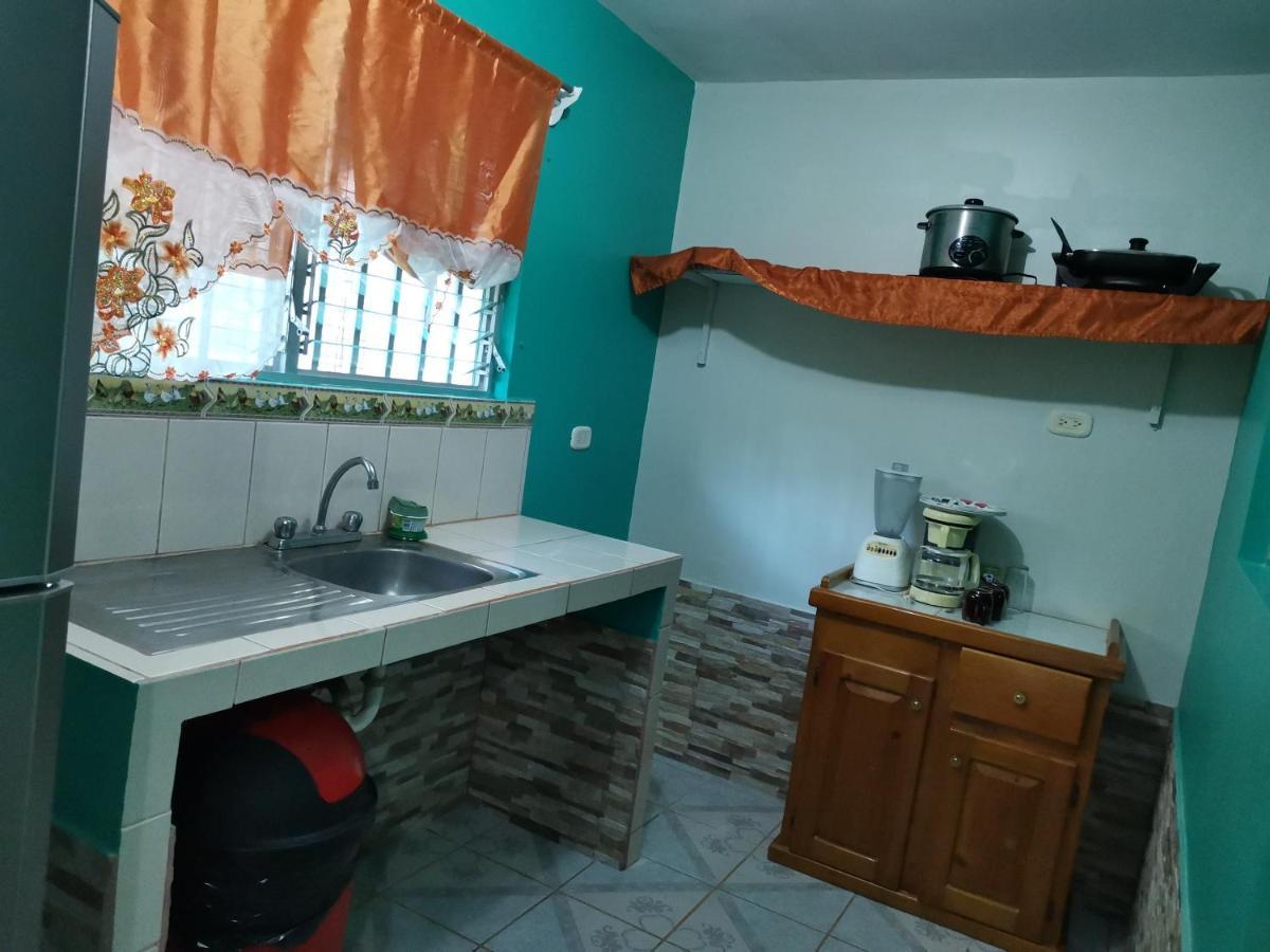 Cabinas Mitchaelle'S Puerto Viejo de Talamanca Exteriér fotografie