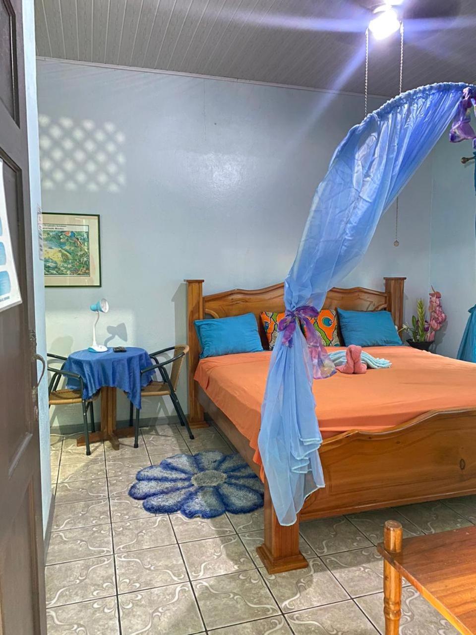 Cabinas Mitchaelle'S Puerto Viejo de Talamanca Exteriér fotografie